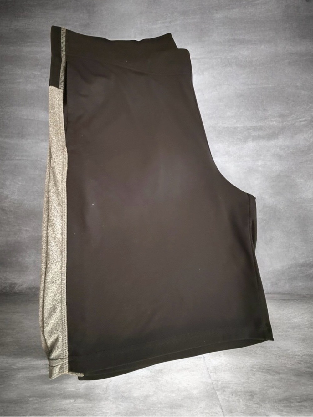 Old Navy Active men's black and gray athletic shorts (Size L/G)